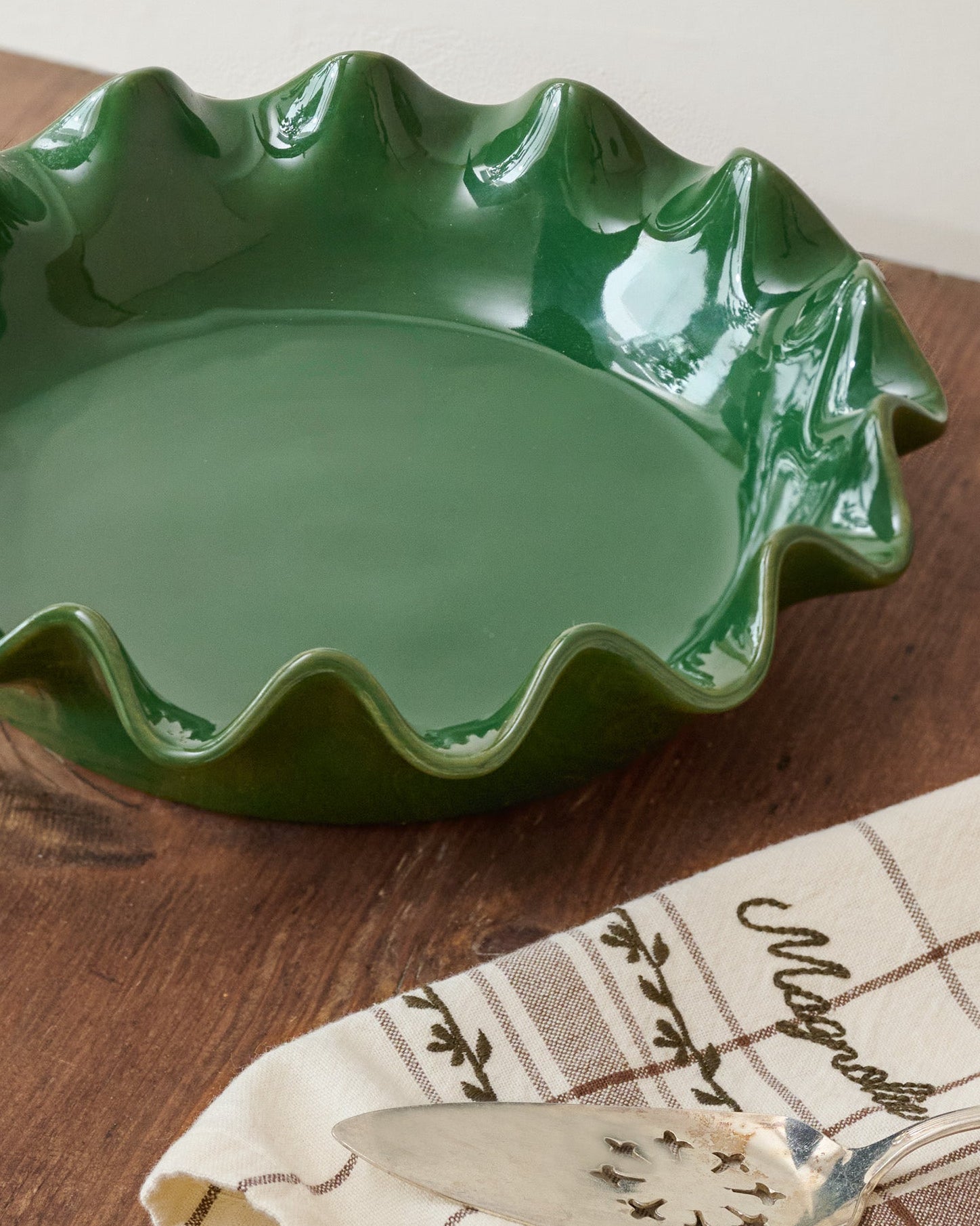 The Cottage Collection Forest Green Scalloped Pie Dish