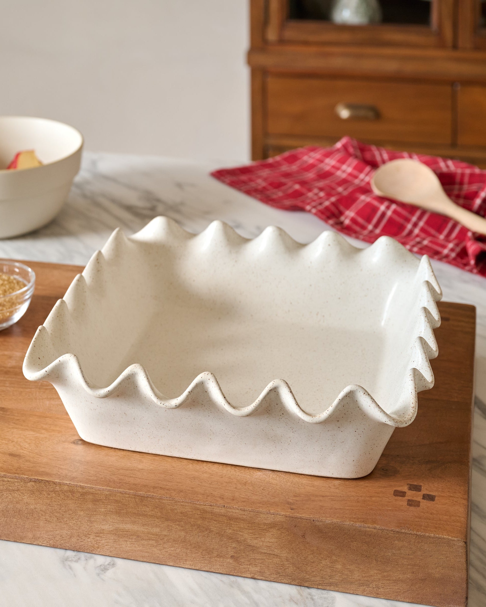 French White Scalloped 9x9 Baking Pan