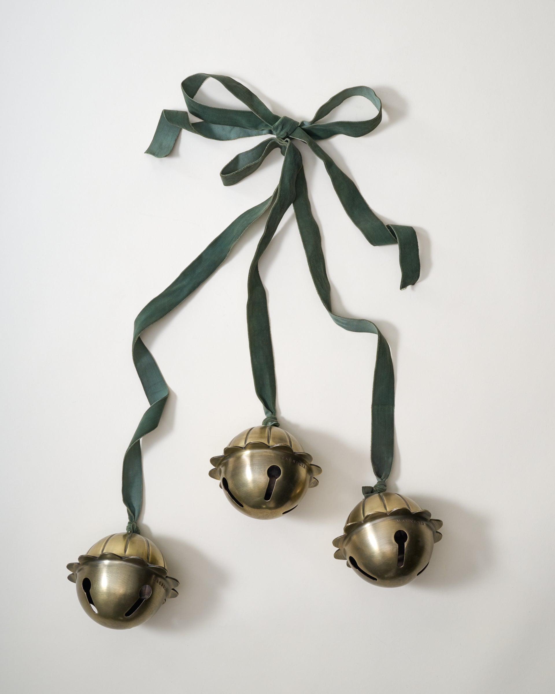 Antique Brass Scallop Bell Door Hanger
