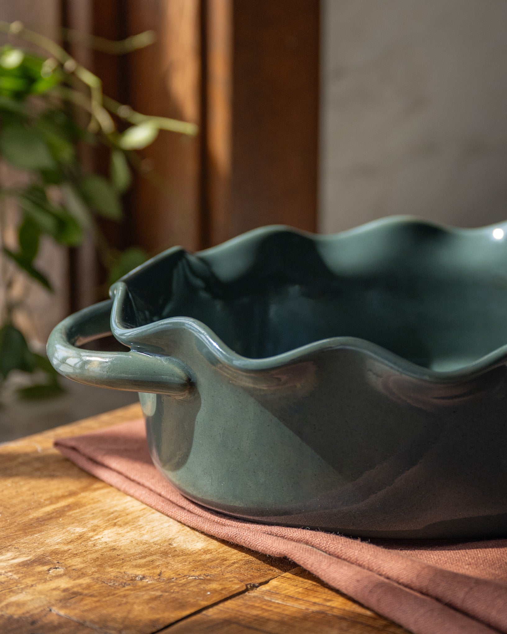 Green Oval Scalloped Baker