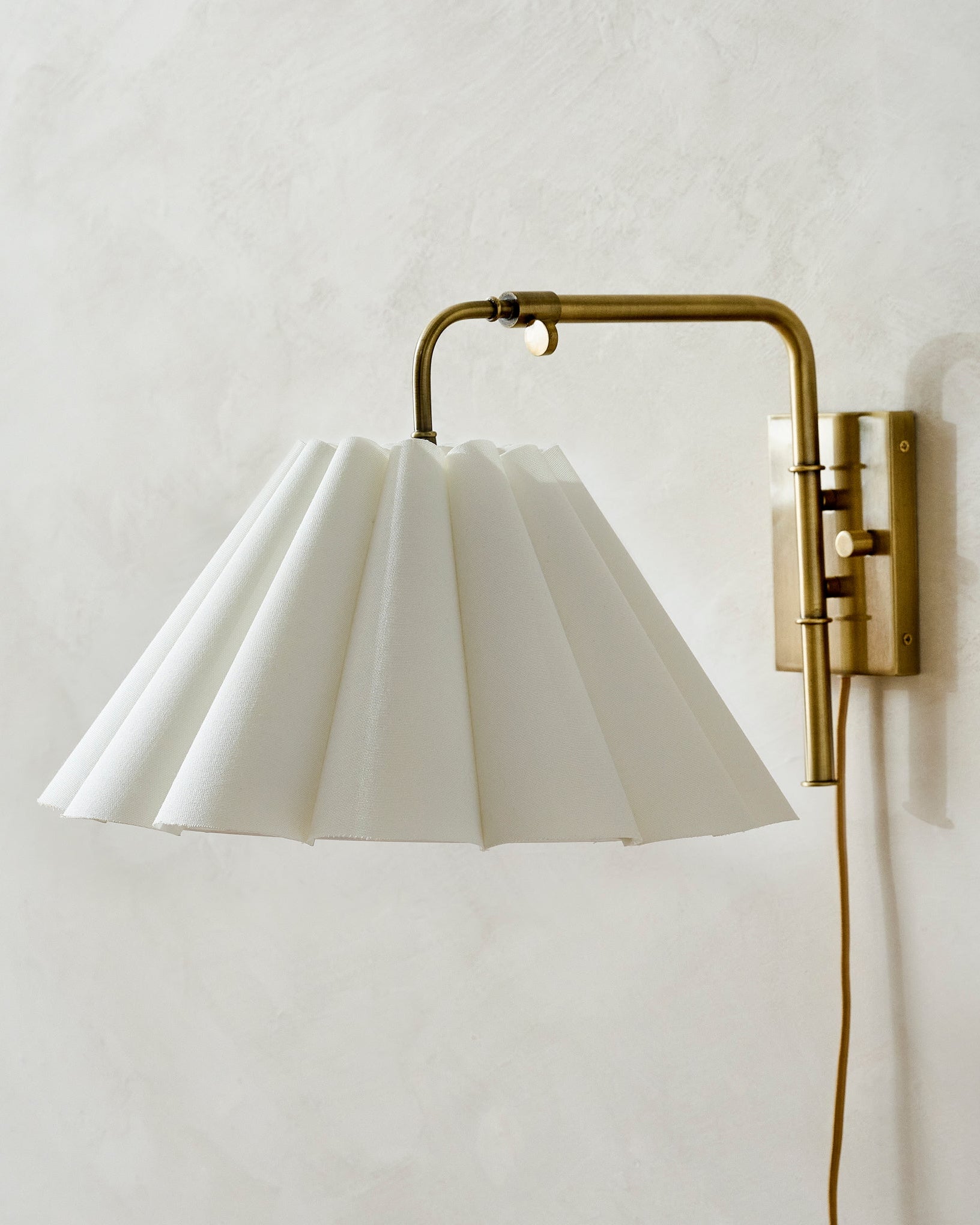 Odette Linen Scallop Swivel Plug-In Sconce